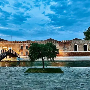 apartment-with-view-in-venice-arsenale.hotelinveneto.com/